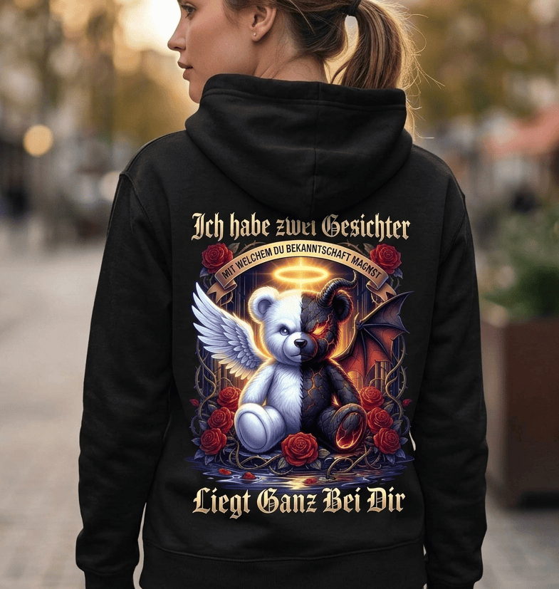Rückansicht eines schwarzen Hoodies mit einer humorvollen Engel- und Teufel-Bär-Illustration