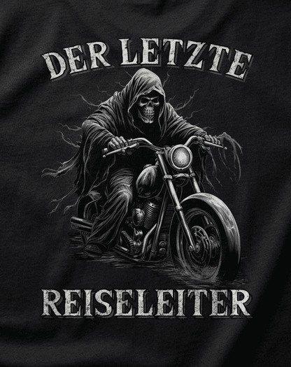 Eine Nahaufnahme eine schwarzes TShirts mit dem Spruch der letzte Reiseleiter