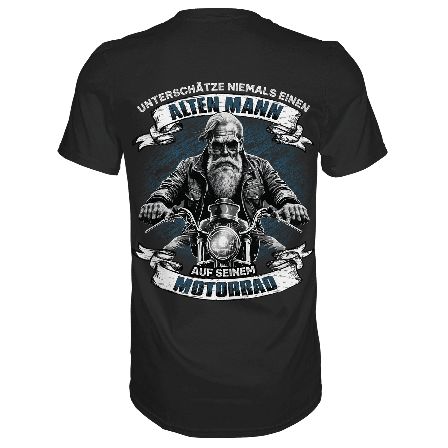 Rückansicht eines schwarzen Shirts mit dem Spruch Unterschätze niemals einen alten Mann auf seinem Motorrad
