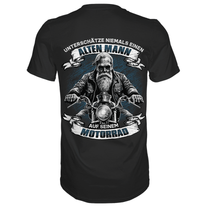 Rückansicht eines schwarzen Shirts mit dem Spruch Unterschätze niemals einen alten Mann auf seinem Motorrad