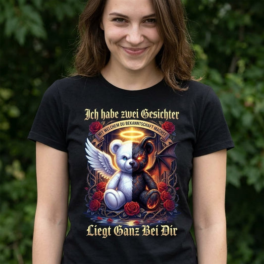 Schwarzes T-Shirt mit Engel-Teufel-Bär-Illustration und humorvollem Spruch