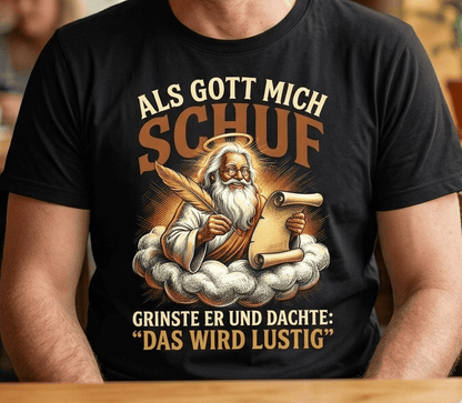 Mann trägt ein schwarzes Geburtstags T-Shirt Als Gott mich schuf grinste er