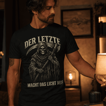 Schwarzes T-Shirt mit Sensenmann-Motiv und Spruch DER LETZTE MACHT DAS LICHT AUS