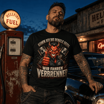 schwarzes T-Shirt mit sarkastischem Spruch Komm auf die dunkle Seite wir fahren Verbrenner
