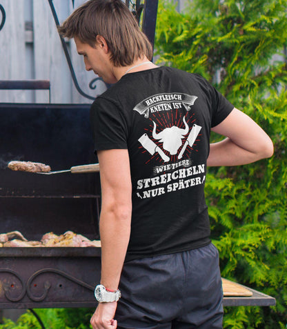Hackfleisch kneten ist wie Tiere streicheln, nur später - Backprint Shirt - Totally Wasted
